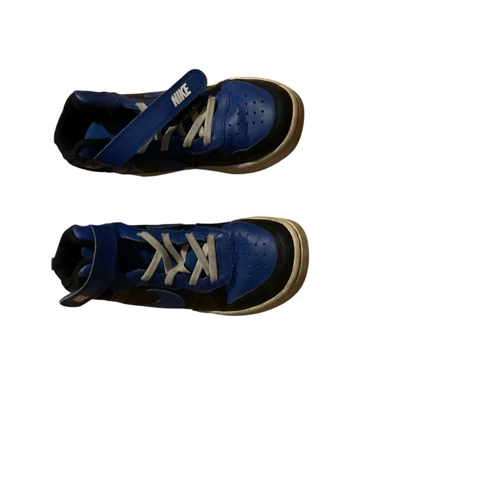 Nike Blue and White Sneakers Classic Athletic Design